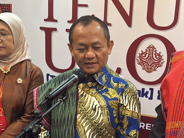 Menteri Perindustrian (Menperin) Muhammad Sarmuji di kantor Kementerian Perindustrian, Selasa (13/10/2026). Foto: Widya Islamiati/kumparan