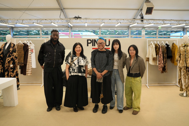 Foto Bersama Ibu Thresia Mareta (Co-Initiator PINTU Incubator) Dengan PINTU Residency dan PINTU Incubator 2026. Foto: Dok. Istimewa