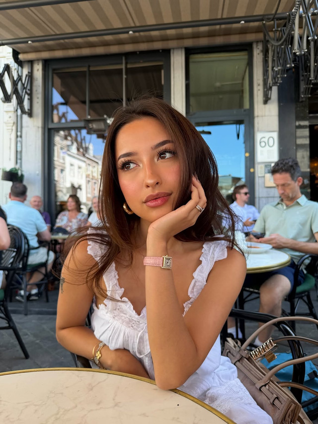 Jennifer Hubner membagikan inspirasi menu sarapan dengan telur, alpukat, sarden, roti sourdough, dan buah-buahan yang bisa menjadi referensi untuk memulai hari. Foto: Instagram @jenniferhubner