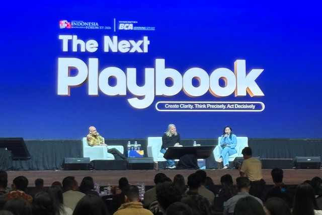 Pengusaha teknologi sekaligus pendiri DCI Indonesia Toto Sugiri (tengah) di acara Indonesia Knowledge Forum (IKF) XV-2026 di Mal Kota Kasablanka, Jakarta, Selasa (13/10/2026). Foto: Muhammad Fhandra Hardiyon/kumparan