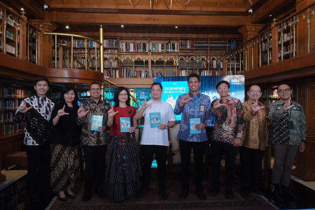 Peluncuran buku antologi literasi keuangan Dear Money, We Need to Talk. Foto: dok. BCA Digital