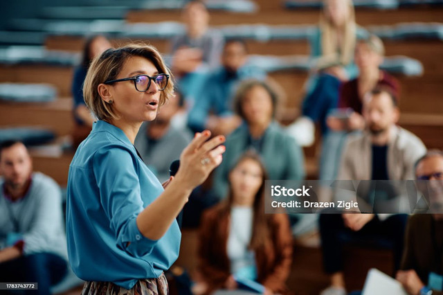 Ilustrasi Presentasi dan Rapat Bisnis (sumber https://pixabay.com/photos/)