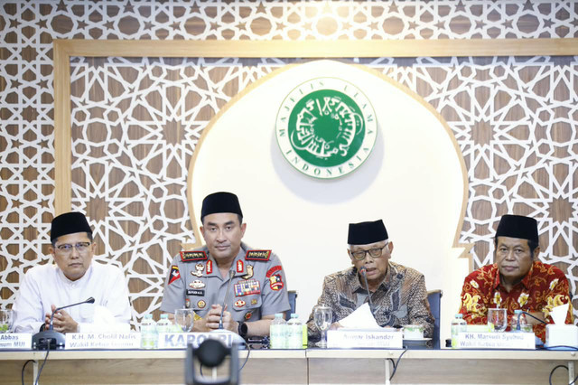 Kapolri Jenderal Polisi Suyudi Ario Seto bersilaturahmi dengan jajaran pimpinan Majelis Ulama Indonesia (MUI) di Kantor MUI Pusat, Menteng, Jakarta Pusat, Selasa (13/10/2026). Foto: Dok. Polri