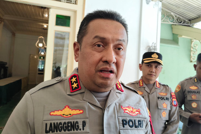 Kapolda DIY Irjen Pol Langgeng Purnomo usai bertemu Wakil Gubernur DIY KGPAA Paku Alam X di Kepatihan Pemda DIY, Rabu (14/10/2026). Foto: Panji/kumparan