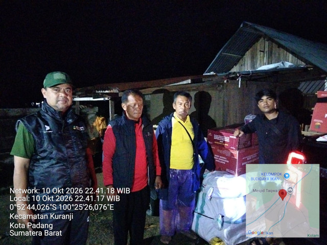 Kemensos menyalurkan bantuan korban banjir bandang Kota Padang, Sumatera Barat. Foto: Kemensos RI