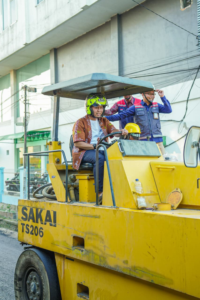 Wali Kota Pekanbaru Agung Nugroho targetkan perbaikan dan pembangunan infrastruktur jalan rampung sepanjang 60 km tahun ini, dengan capaian sementara mencapai 32 km, Senin (12/10/2026). Foto: Dok. Diskominfo Pekanbaru