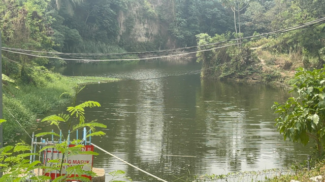 Kondisi penampungan air yang diduga tercemar di perumahan Serpong Lagoon, Tangerang Selatan, Banten, Rabu (14/10/2026). Foto: Pradya Tirta/kumparan