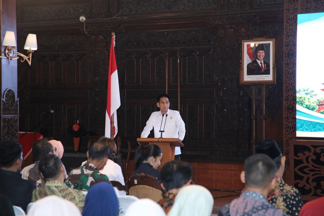 Wamendagri Akhmad Wiyagus dorong Pemda prioritaskan penanggulangan TBC dalam dokumen perencanaan pembangunan daerah pada Deklarasi Desa Siaga TBC di Kudus, Jawa Tengah, Selasa (13/10/2026). Foto: Dok. Kemendagri