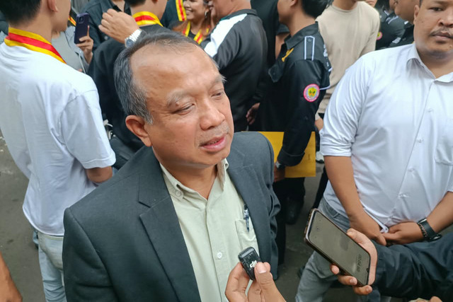Wakil Rektor 1 Universitas Pasundan Dr. Cartono saat memberikan keterangan terkait Mimbar Bebas Mahasiswa FH Unpas, Rabu (14/10/2026). Foto: Abisatya/kumparan