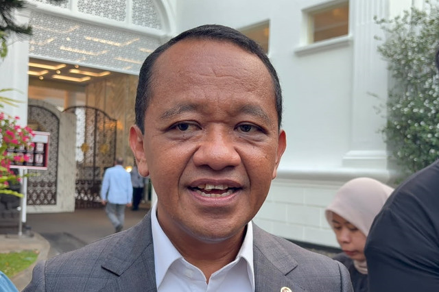 Menteri ESDM Bahlil Lahadalia memberikan keterangan pers di Istana Negara, Jakarta, Rabu (14/10/2026). Foto: Zamachsyari/kumparan