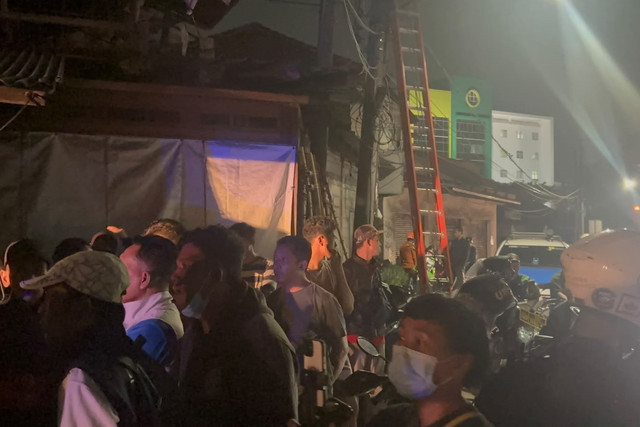 Kondisi usai ledakan di Pasar Cimanggis, Jakarta, Rabu (14/10/2026). Foto: Pradya Tirta/kumparan