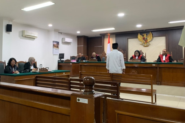 Terdakwa Pirman menjalani sidang lanjutan dengan agenda pembacaan vonis di Pengadilan Negeri (PN) Makassar, Rabu (14/10/2026). Foto: Kejati Sulsel