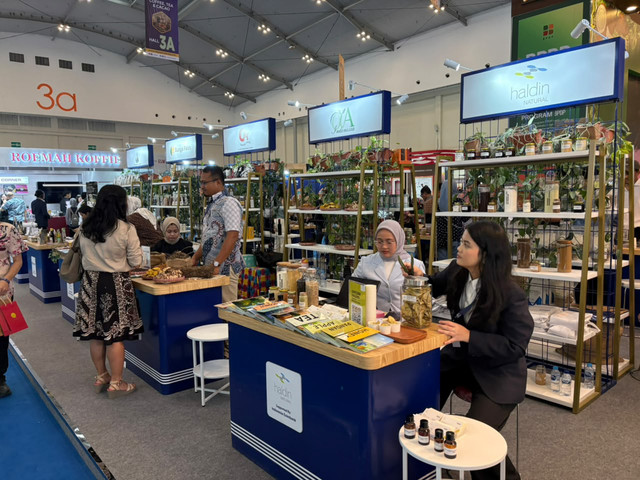 Booth Indonesia Eximbank atau Lembaga Pembiayaan Ekspor Indonesia (LPEI) di Trade Expo Indonesia 2026, ICE BSD, Tangerang, Rabu (14/10/2026). Foto: Najma Ramadhanya/kumparan