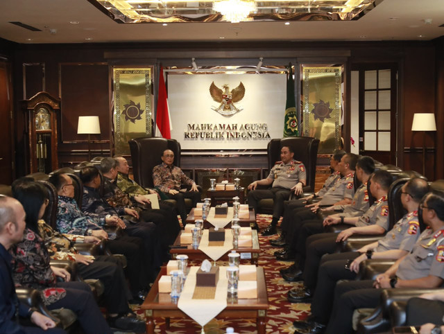 Kapolri Jenderal Polisi Suyudi Ario Seto mengunjungi Mahkamah Agung (MA) Republik Indonesia di Gedung Balairung MA, Jakarta, Rabu (14/10/2026). Foto: Dok. Polri