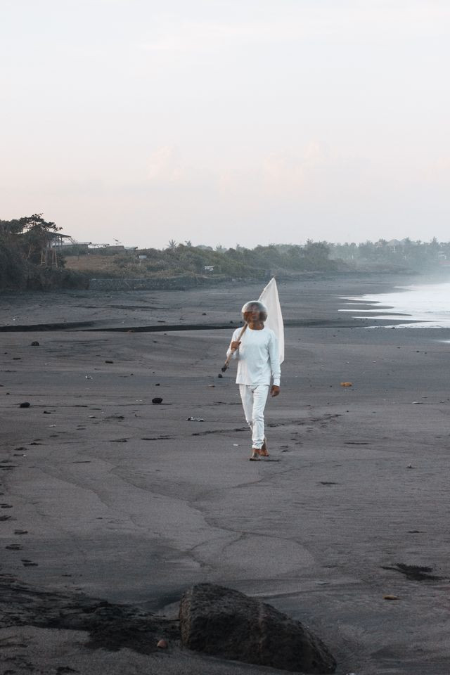 Sumber Foto: https://www.pexels.com/id-id/foto/alam-orang-pantai-pasir-9187849/