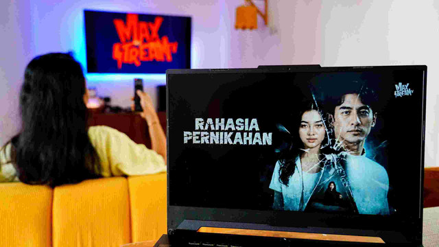 Telkomsel melalui MAXStream TV menghadirkan Rahasia Pernikahan, film perdana yang memadukan teknologi AI dengan kreativitas tim produksi. Tayang sejak 7 Oktober 2026, film ini menyuguhkan misteri dan ketegangan psikologis melalui kisah rumah tangga yang menyimpan rahasia di balik kesempurnaan. Foto: Dok. Telkomsel
