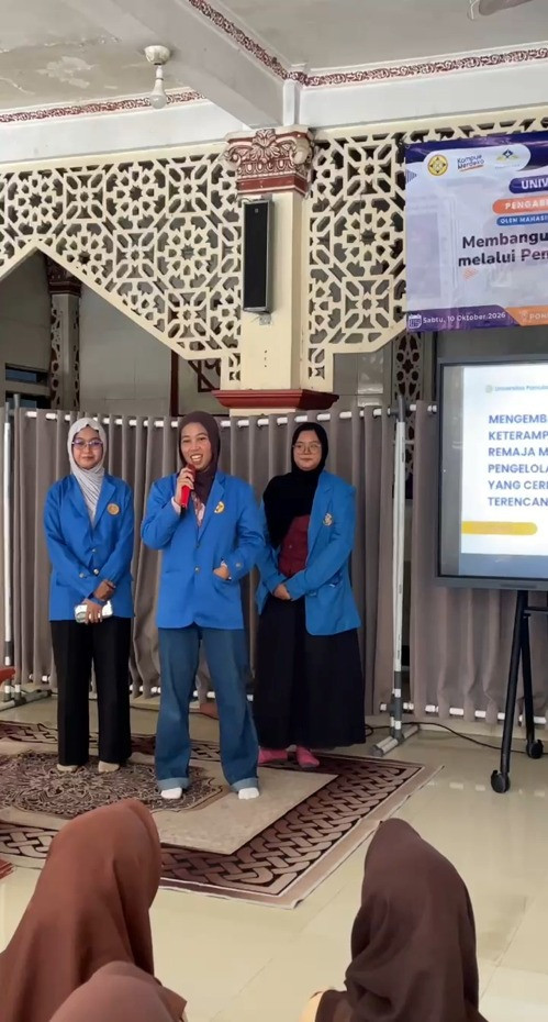 Dokumentasi penyampaian materi kepada siswa-siswi Pondok Pesantren Attaufiqiyyah