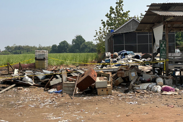 Lokasi kejadian bentrokan warga dengan debt collector di Desa Jepang, Kecamatan Mejobo, Kabupaten Kudus, Jawa Tengah masih diberi garis polisi, Kamis (15/10/2026). Foto: Vega Ma'arijil Ula/kumparan