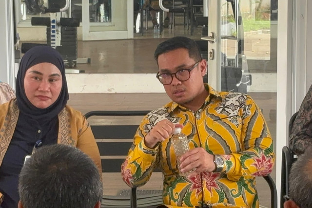 Wakil Walikota Tangsel Pilar Saga Ichsan dalam pertemuan dengan warga perumahan Serpong Lagoon, Tangerang Selatan, Banten, Kamis (15/10/2026). Foto: Pradya Tirta/kumparan
