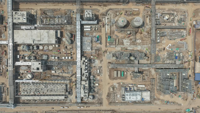 Danantara Investment Management (DIM), Indonesia Investment Authority (INA), dan PT Chandra Asri Pacific Tbk (Chandra Asri Group) menyelesaikan transaksi investasi strategis untuk proyek Chlor Alkali-Ethylene Dichloride (CA-EDC). Foto: Danantara Indonesia