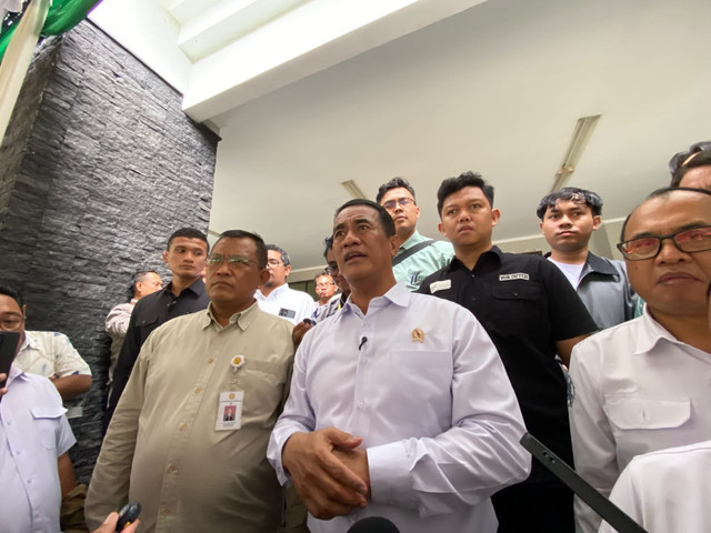 Menteri Pertanian, Andi Amran Sulaiman, setelah mengisi kuliah umum di Fakultas Pertanian UGM, Kamis (15/10). Foto: Pandangan Jogja/Resti Damayanti