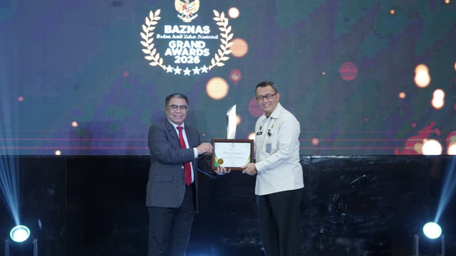 Kemenimipas raih penghargaan kategori Kementerian Pendukung Zakat Terbaik dalam ajang Grand BAZNAS Awards 2026 yang digelar oleh BAZNAS RI di Jakarta, Kamis (15/10/2026). Foto: Kemenimipas