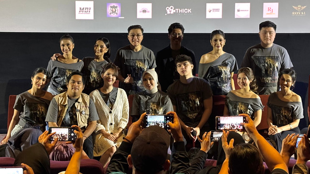 Filmmaker dan cast film Lingsir Wengi dalam acara press conference di Jakarta Selatan. Foto: Hosana Solagracia Sifra/kumparan