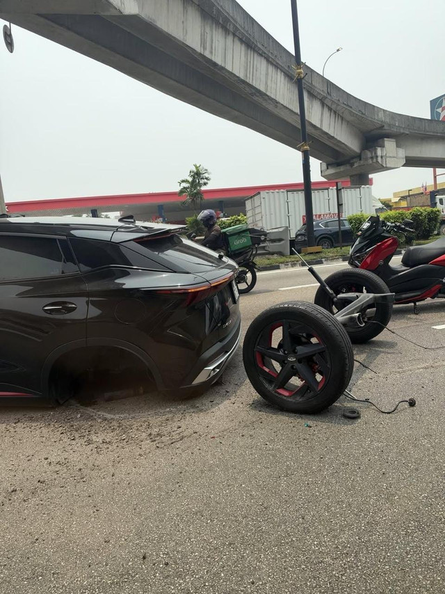 Patah roda belakang Omoda di Malaysia. Foto: Thread/@izzahaishah_