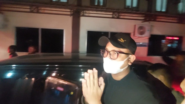 Bupati Klaten Hamenang Wajar Ismoyo yang terkena OTT KPK usai diperiksa di Polresta Klaten, Kamis (15/10).