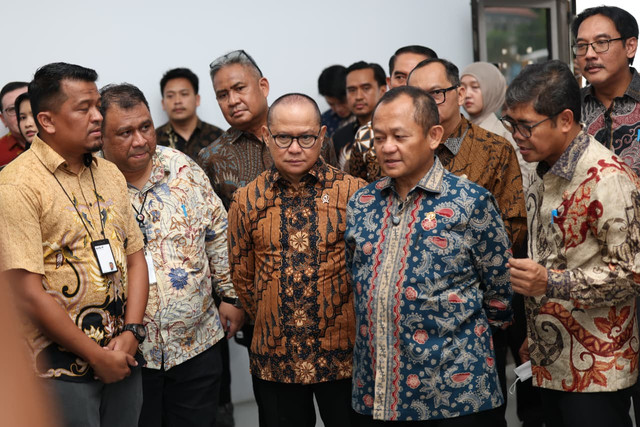 Menteri P2MI Mukhtarudin menendatangani kerja sama dengan Menteri Perindustrian Sarmuji di Balai Diklat Industri, Jakarta, Kamis (15/10/2026). Foto: Dok. Istimewa