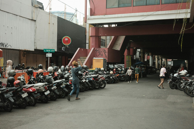 A group of motorcycles parked next to each other. Photo by <a href="https://unsplash.com/@d_ks11?utm_source=unsplash&utm_medium=referral&utm_content=creditCopyText">Dominic Kurniawan Suryaputra</a> on <a href="https://unsplash.com/photos/a-group-of-motorcycles-parked-next-to-each-other-0i641ajCpRY?utm_source=unsplash&utm_medium=referral&utm_content=creditCopyText">Unsplash</a>
