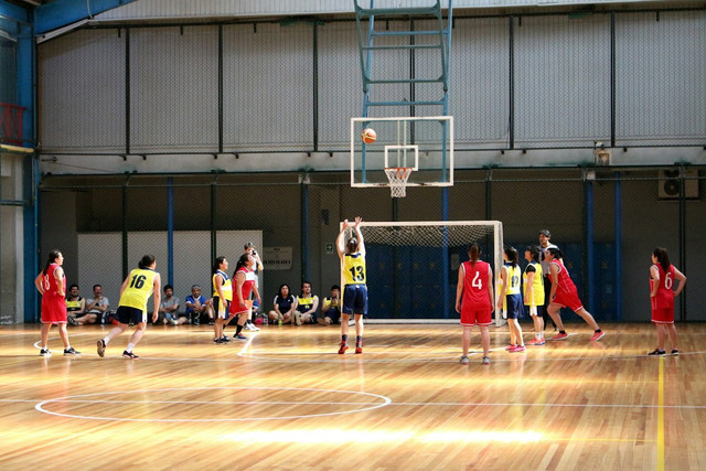Ilustrasi Jumlah Pemain Basket dalam Satu Tim. Foto: Unsplash/ Alejandro Stuardo