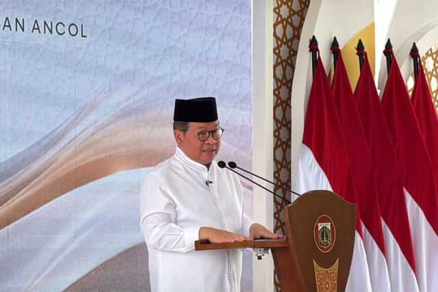 Gubernur DKI Jakarta Pramono Anung saat memberikan sambutan dalam agenda peresmian Masjid Apung An-Nur di kawasan Ancol, Jakarta Utara, Jumat (16/10/2026). Foto: Zahira Hilman/kumparan