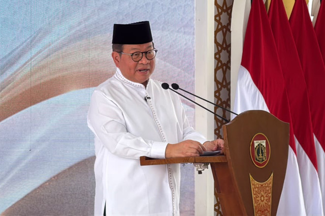 Gubernur DKI Jakarta Pramono Anung saat memberikan sambutan dalam agenda peresmian Masjid Apung An-Nur di kawasan Ancol, Jakarta Utara, Jumat (16/10/2026). Foto: Zahira Hilman/kumparan