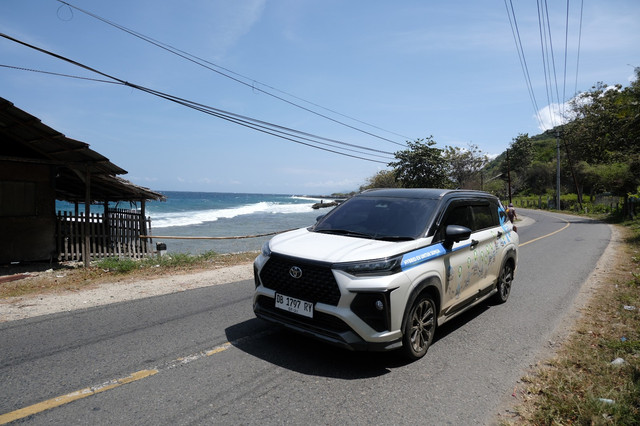 Toyota Veloz HEV melewati rute Gorontalo–Manado. Foto: kumparan/Aditya Niagara