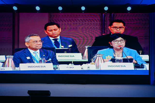 Menteri Keuangan Suahasil Nazara dan Gubernur BI Destry Damayanti. Foto: Dok. Kemenkeu