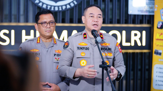 Karo Penmas Divhumas Polri Brigjen Trunoyudo Wisnu Andiko imbau masyarakat waspadai risiko judi online dan tingkatkan kesadaran jaga keluarga sebagai bagian dari program Bersih Judi Daring dan Penipuan Digital di Jakarta, Jumat (16/10/2026). Foto: Dok. Polri