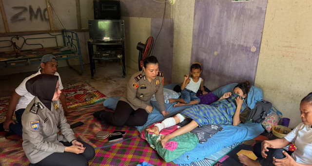 Seorang wanita berusia 16 tahun digigit buaya saat mencuci pakaian di aliran Sungai Way Semaka, Pekon Kalisari, Kecamatan Wonosobo, Kabupaten Tanggamus.
Foto: Dok. Humas Polres Tanggamus