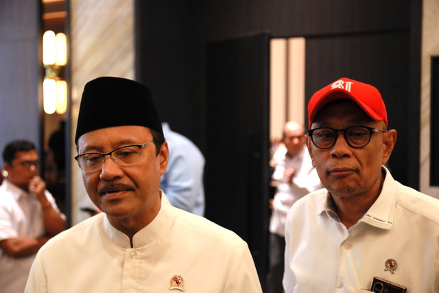 Mensos Gus Ipul dan Wamensos Agus Jabo Priyono berikan arahan dalam konsolidasi program kerja Kemensos 2026-2027 yang menekankan tiga mandat Presiden di Bekasi, Jawa Barat, Jumat (16/10/2026). Foto: Dok. Kemensos