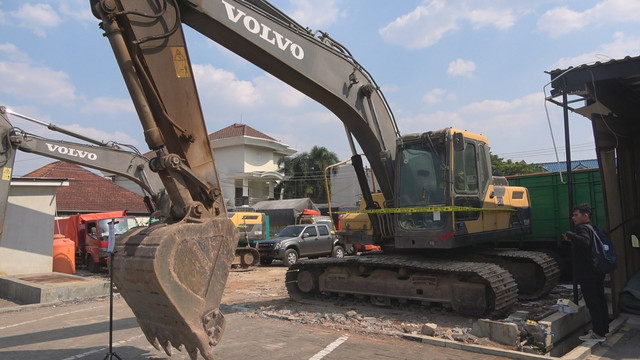 Eskavator barang bukti tambang ilegal yang diungkap Polda Jateng. Intan Alliva/kumparan