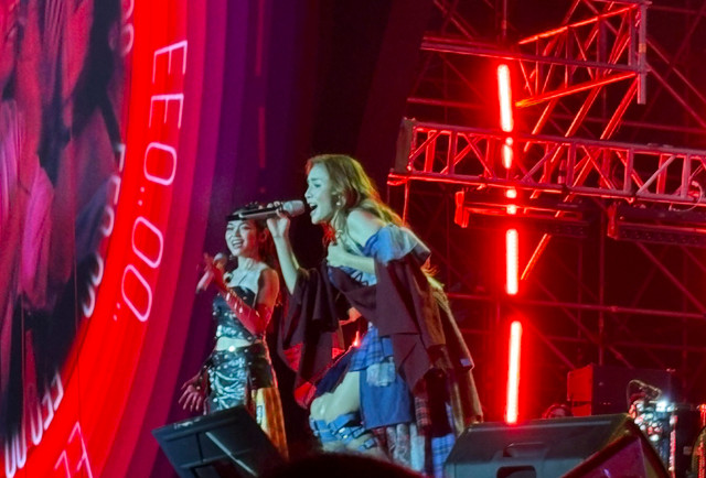 Momo dan Regina Poetiray Geisha saat Synchronize Fest 2026 di Gambir Expo, Kemayoran, Jakarta, Jumat (16/10/2026). Foto: Salsha Okta Fairuz/kumparan