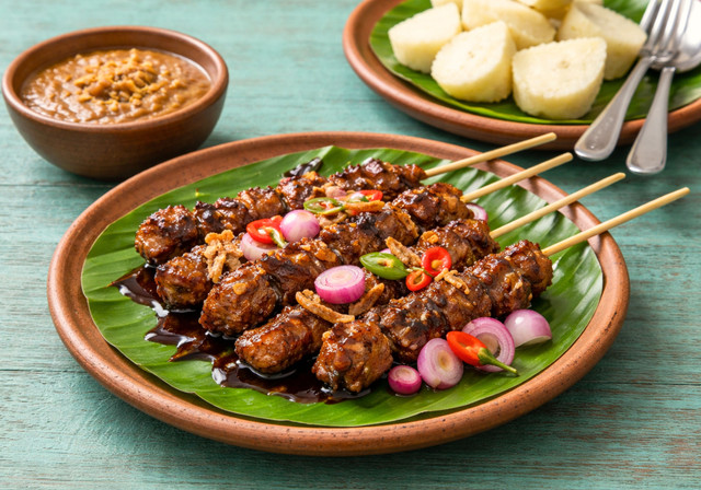 Sate makanan tradisional Indonesia. (Foto:tifanitopan, https://pixabay.com)