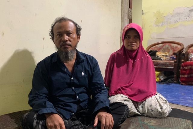 Selaras Abdul Wahid (53), ayah Z (10), bocah dengan Down syndrome yang meninggal dan diduga menjadi korban perundungan, saat ditemui di rumahnya di Rungkut, Surabaya, Sabtu (17/10/2026).  Foto: Farusma Okta Verdian/kumparan
