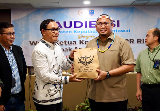 Wakil Ketua Komisi VI DPR RI Andre Rosiade terus memperjuangkan penguatan akses internet di Kabupaten Kepulauan Mentawai, Sumatera Barat (Sumbar). Foto: Dok. Istimewa