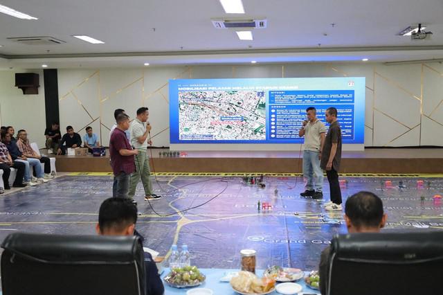Polres Metro Bekasi Kota gelar tactical floor game, siapkan pengamanan jelang demo 20 Oktober 2026. Foto: Polres Metro Bekasi Kota
