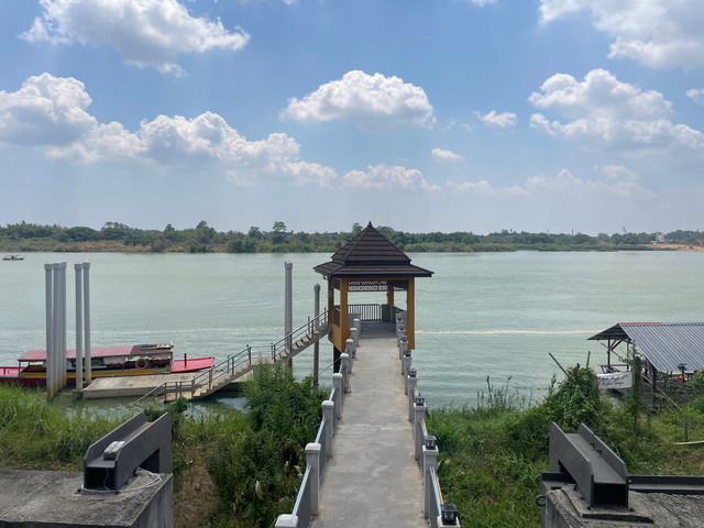 A riverside view in Southern Thailand. Photograph by the author.
