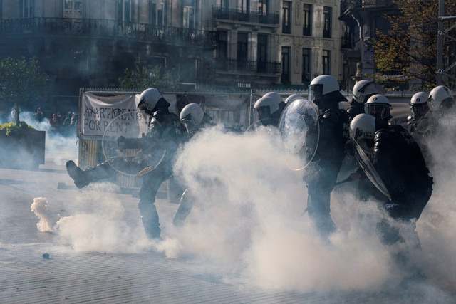 Para pengunjuk rasa berpartisipasi dalam aksi protes mahasiswa di Brussel, Belgia, Sabtu (17/10/2026). Foto: Yves Herman/REUTERS