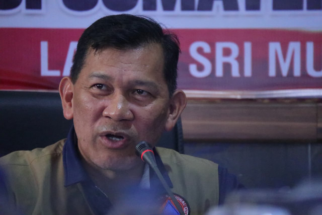 Kepala BNPB Letjen TNI Kristomei Sianturi memberikan arahan saat memimpin rapat koordinasi Penanganan Karhutla Provinsi Sumatra Selatan di Palembang, Minggu (18/10/2026). Foto: Dok. Istimewa