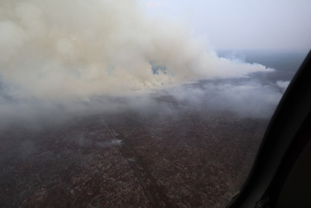 Karhutla wilayah Sumatra Selatan dari udara menggunakan helikopter BNPB, Minggu (18/10/2026). Foto: Dok. Istimewa