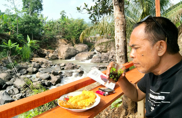 Nikmati aja kopi dulu